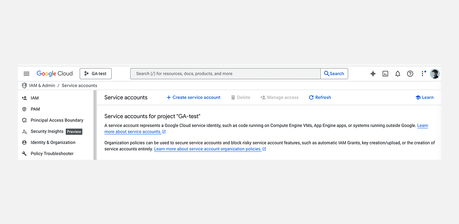 Service Accounts 画面の Create service account ボタン