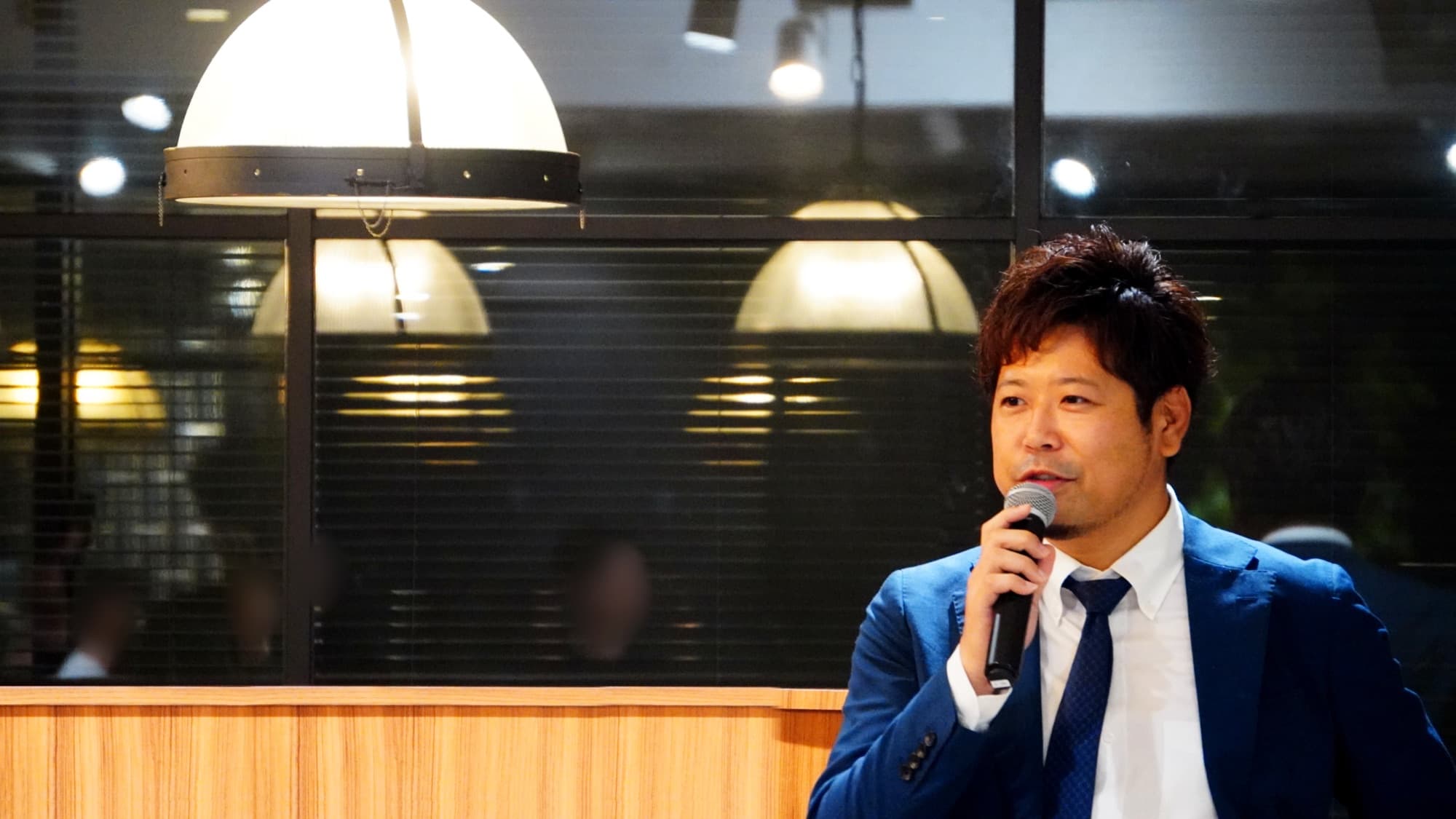 登壇する NTTデータの本村さん