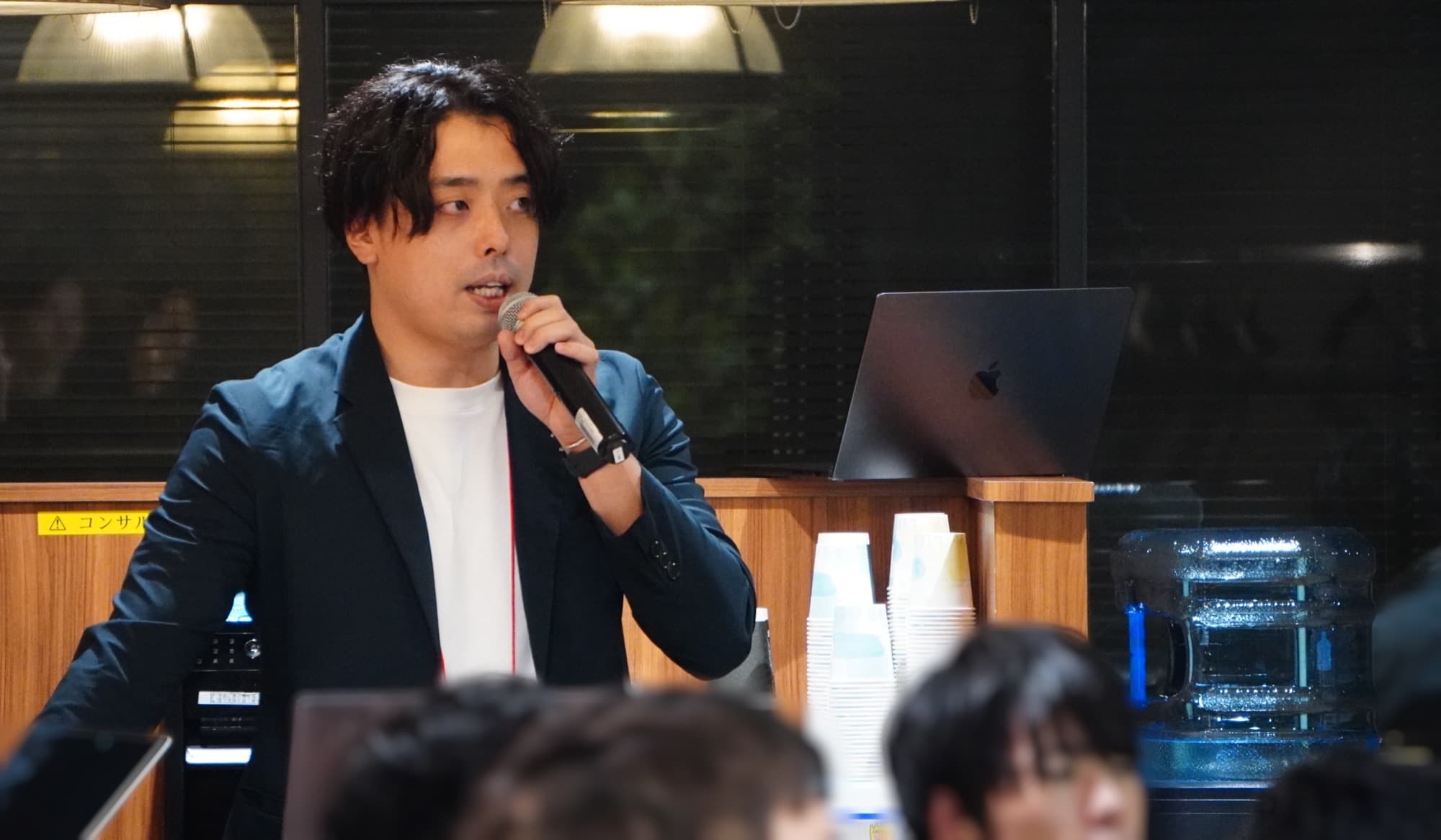 登壇する LUCA の畔柳さん