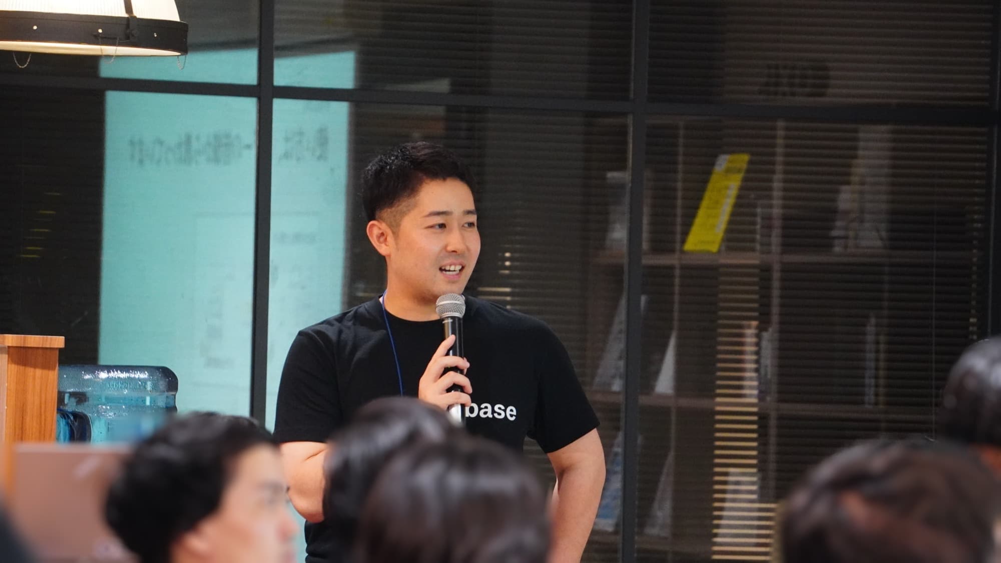 登壇する Squadbase CEO の柴田